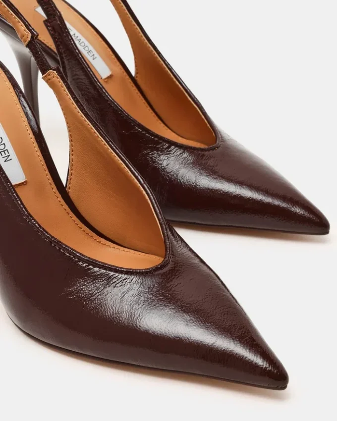 Andromeda em couro castanho