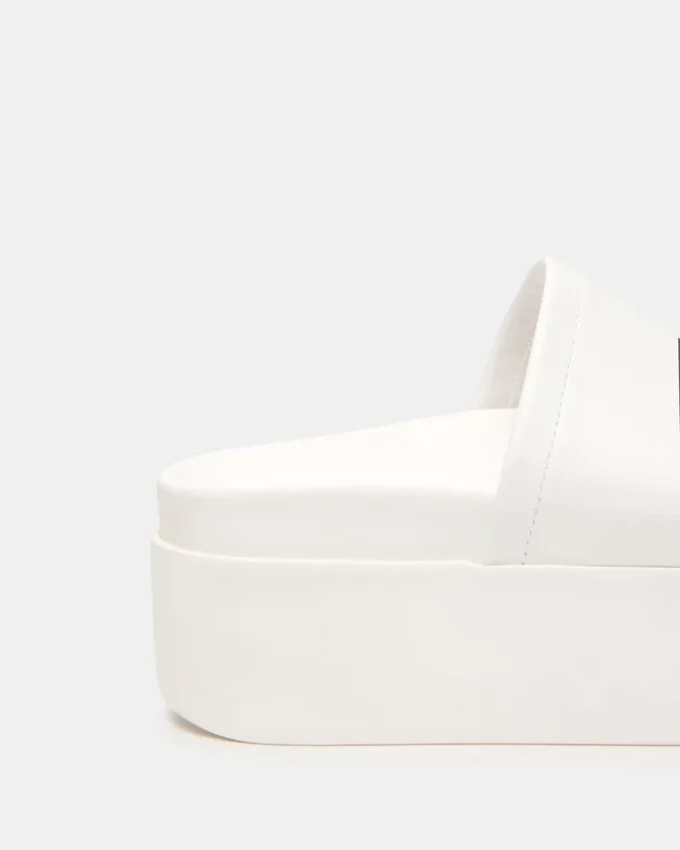 Arwen em couro branco