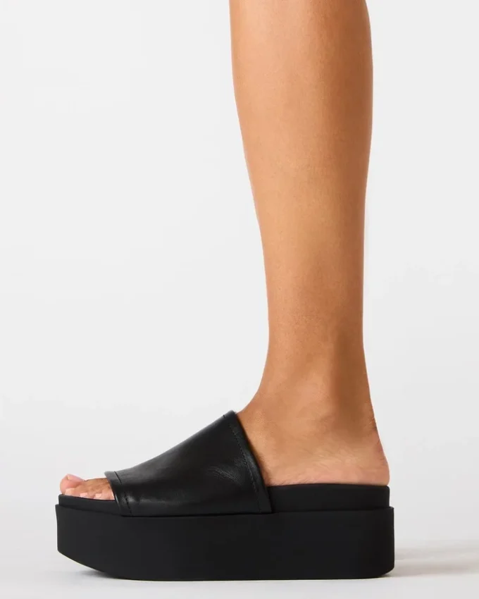 Arwen em couro branco