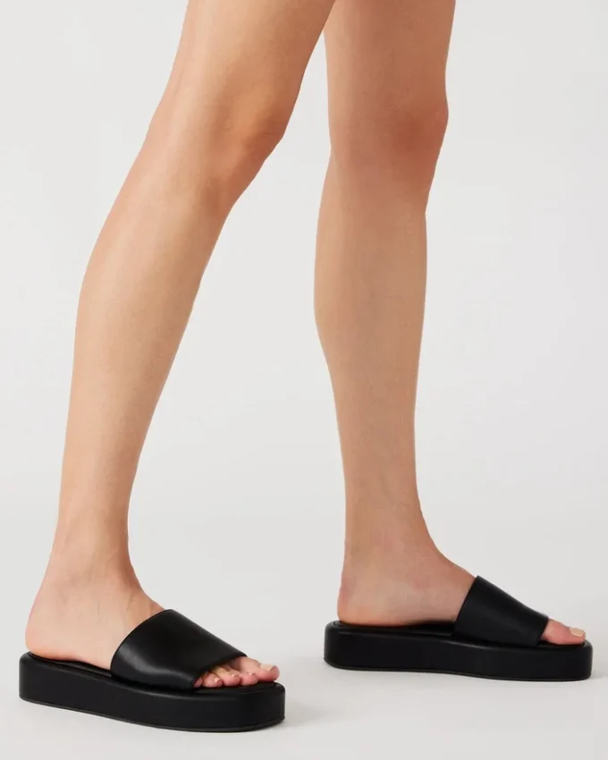 Beachy Woven Red Multi