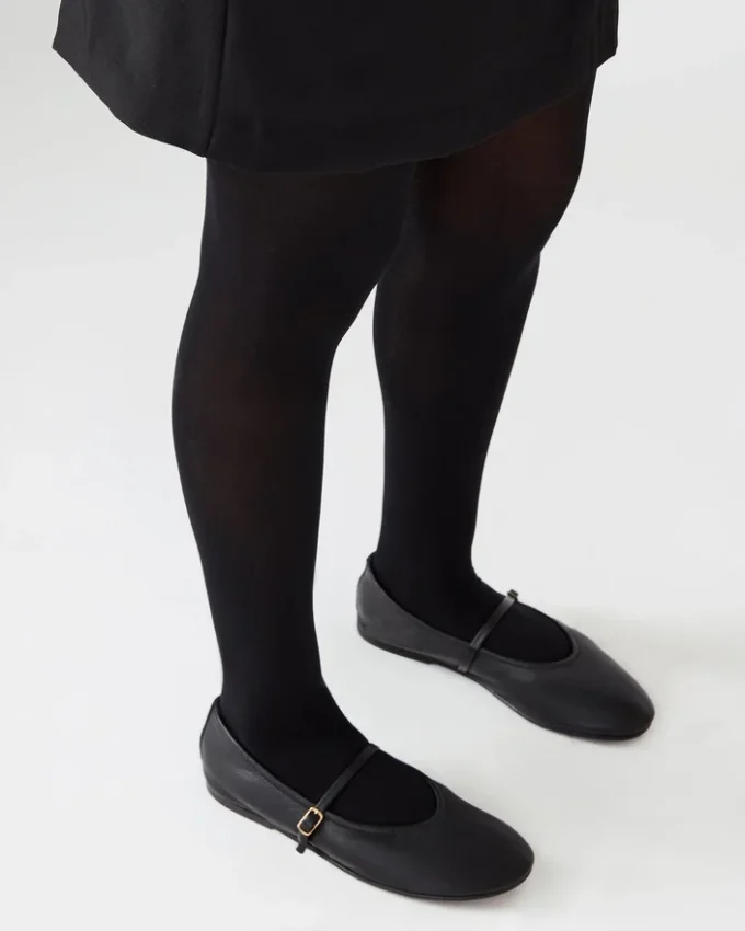 Besette em couro preto