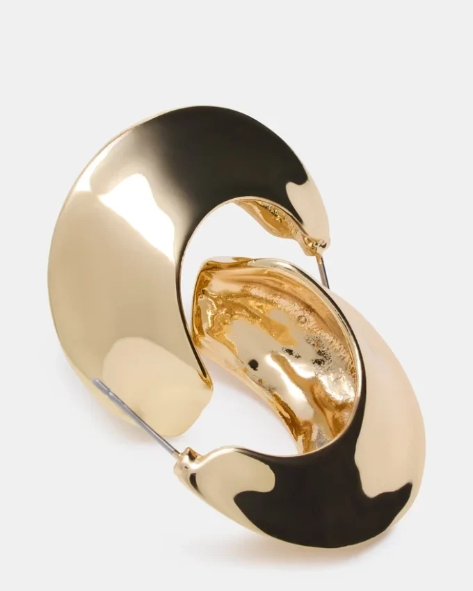 Brincos em forma de lua crescente dourados