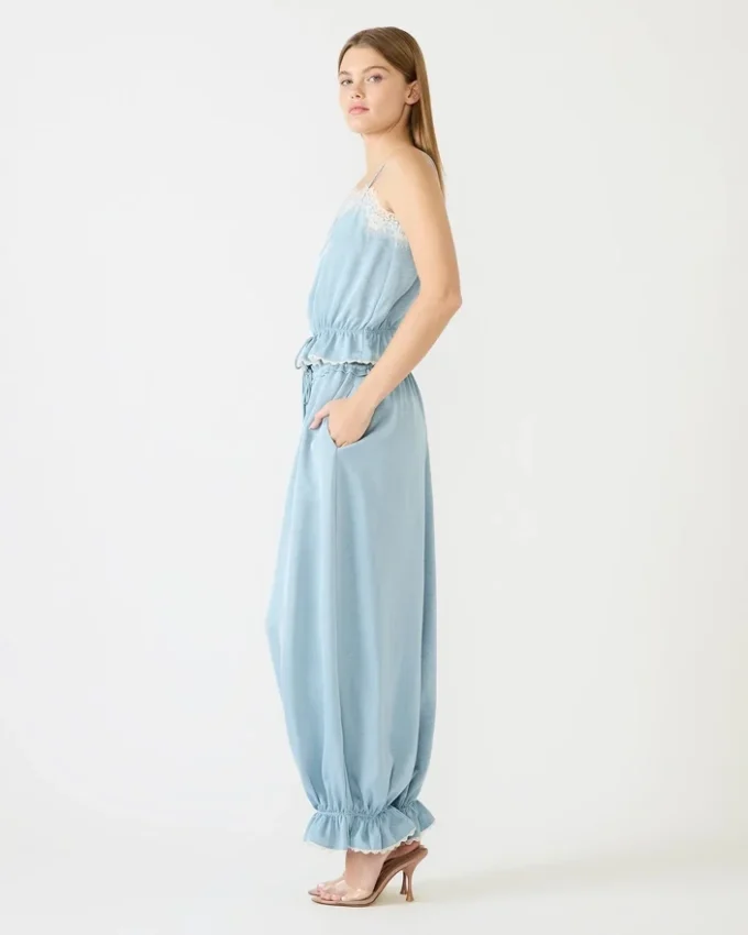 Calças Roan em azul empoeirado Calças Roan em azul empoeirado