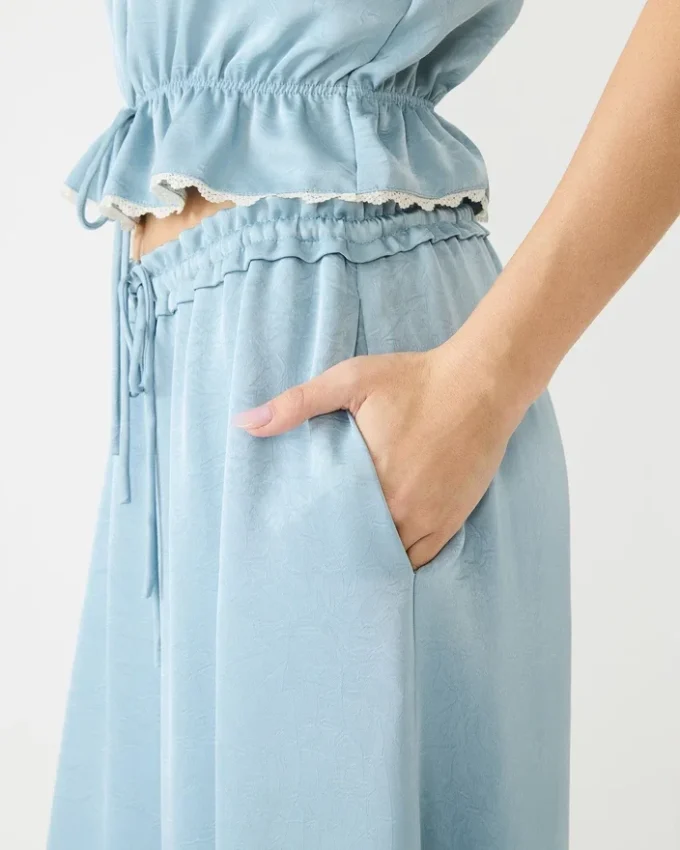 Calças Roan em azul empoeirado Calças Roan em azul empoeirado