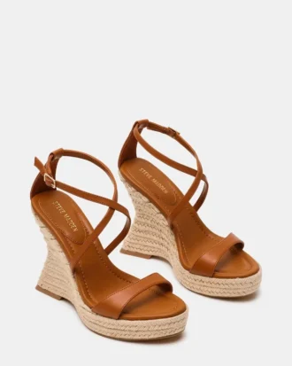 Caliana em couro conhaque