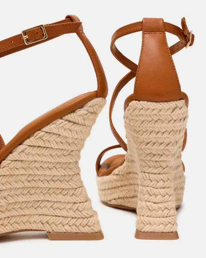 Caliana em couro conhaque