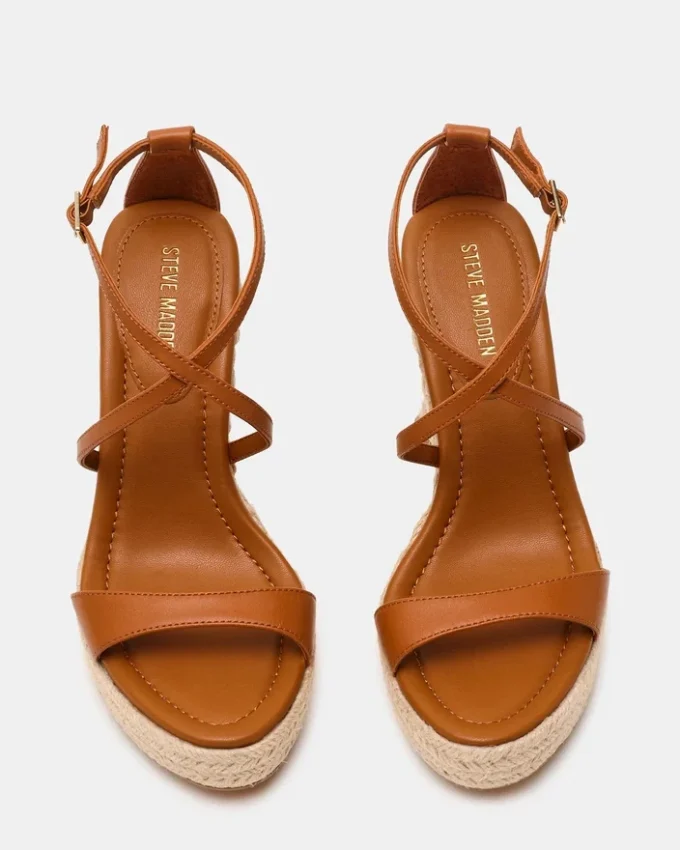 Caliana em couro conhaque