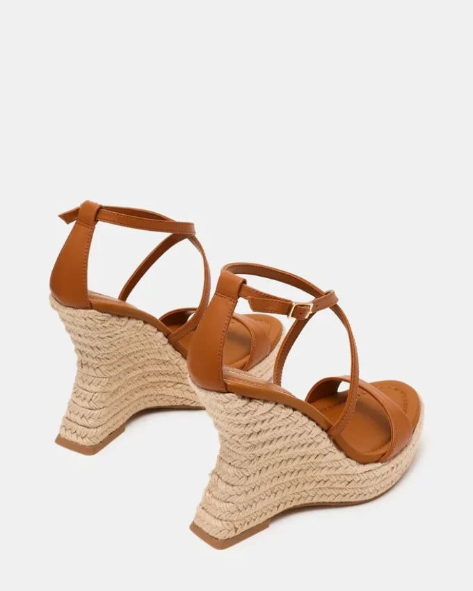 Caliana em couro conhaque