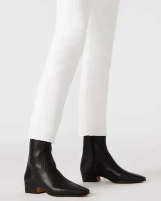 Couro preto empoeirado