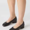 Cyra em couro preto Cyra em couro preto