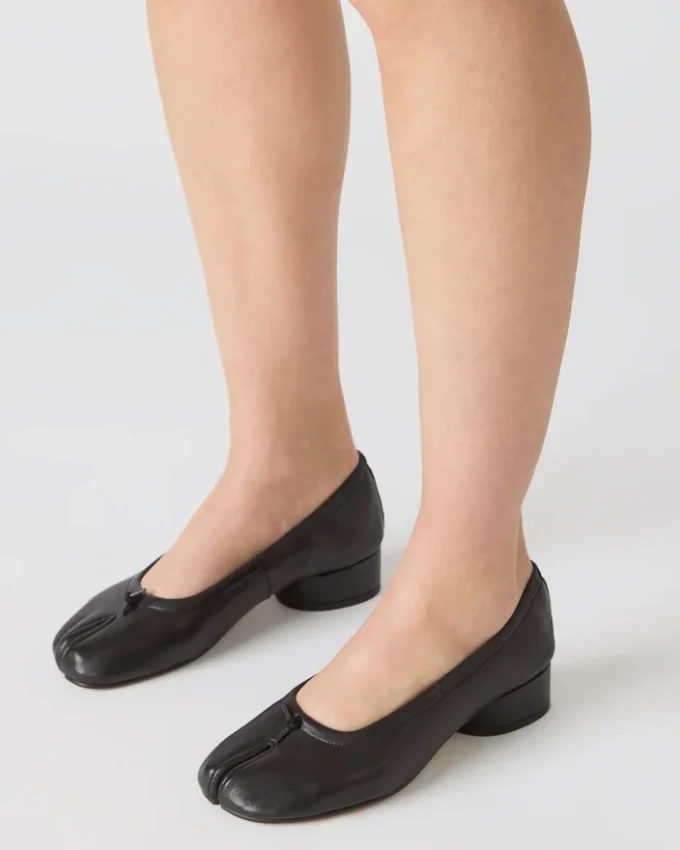 Cyra em couro preto Cyra em couro preto