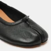 Cyra em couro preto Cyra em couro preto
