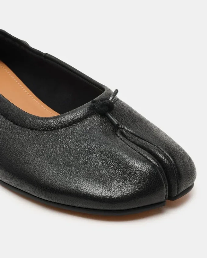 Cyra em couro preto Cyra em couro preto