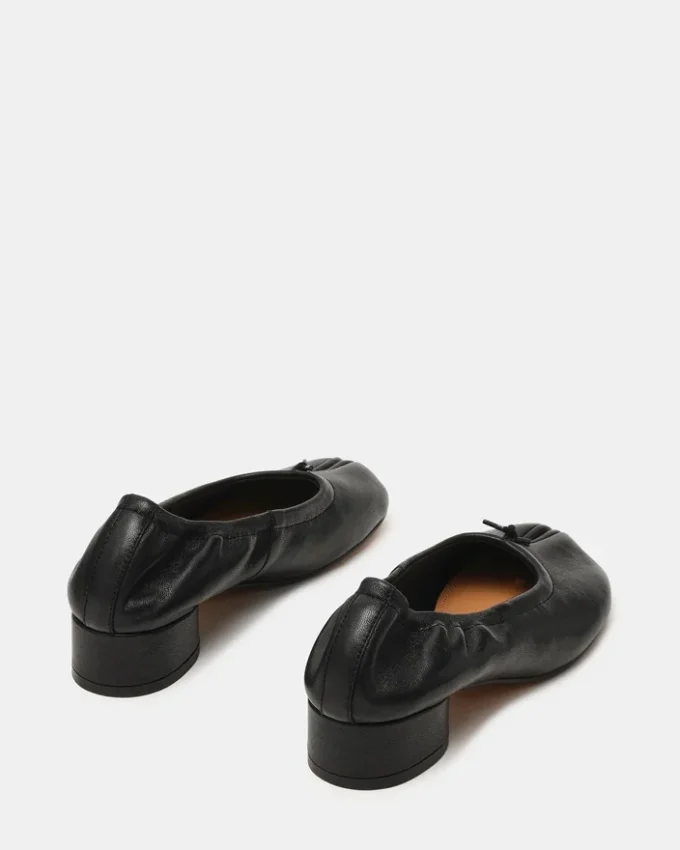 Cyra em couro preto Cyra em couro preto