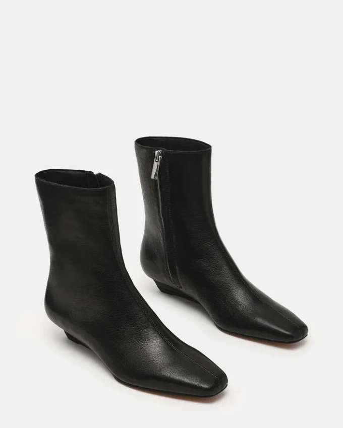 Flaire em couro preto