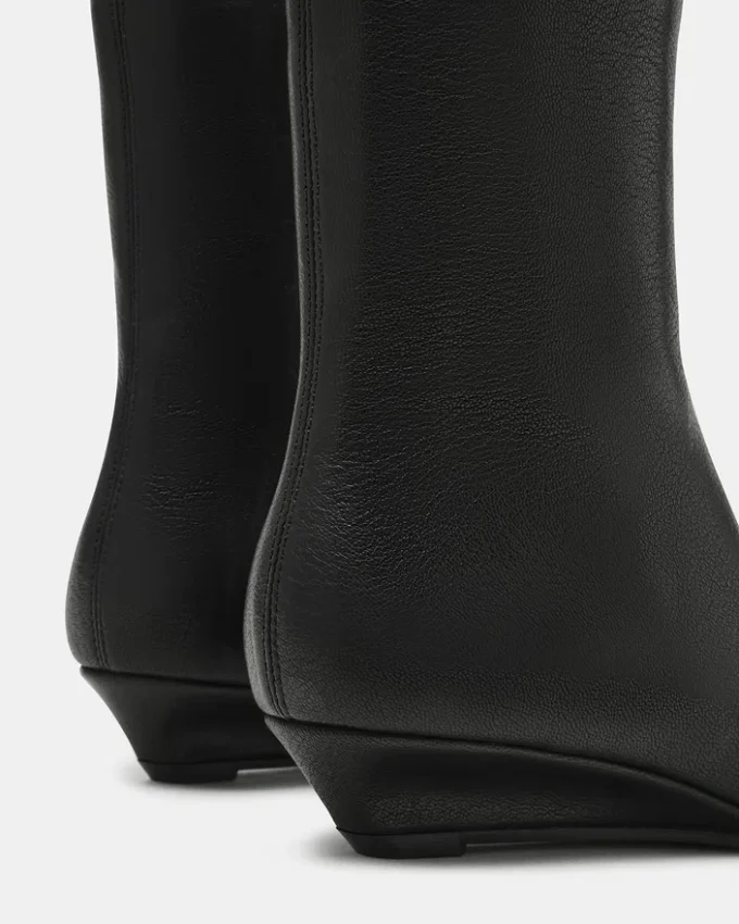 Flaire em couro preto