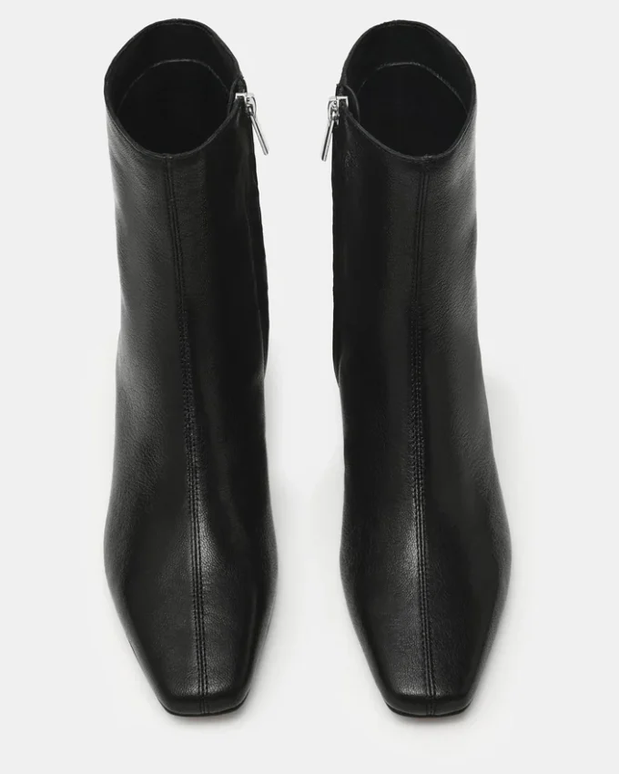 Flaire em couro preto