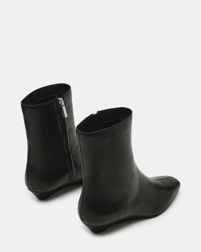 Flaire em couro preto