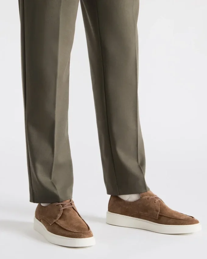 Frankk em camurça cor de conhaque