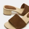 Hailee Camurça Castanha Hailee Camurça Castanha