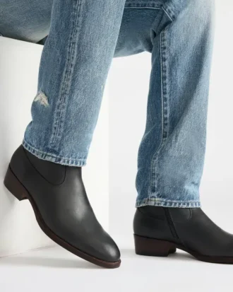 Hendrik em couro preto