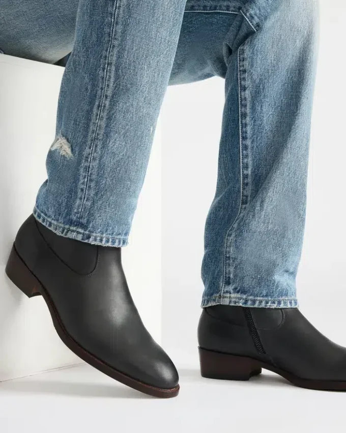 Hendrik em couro preto