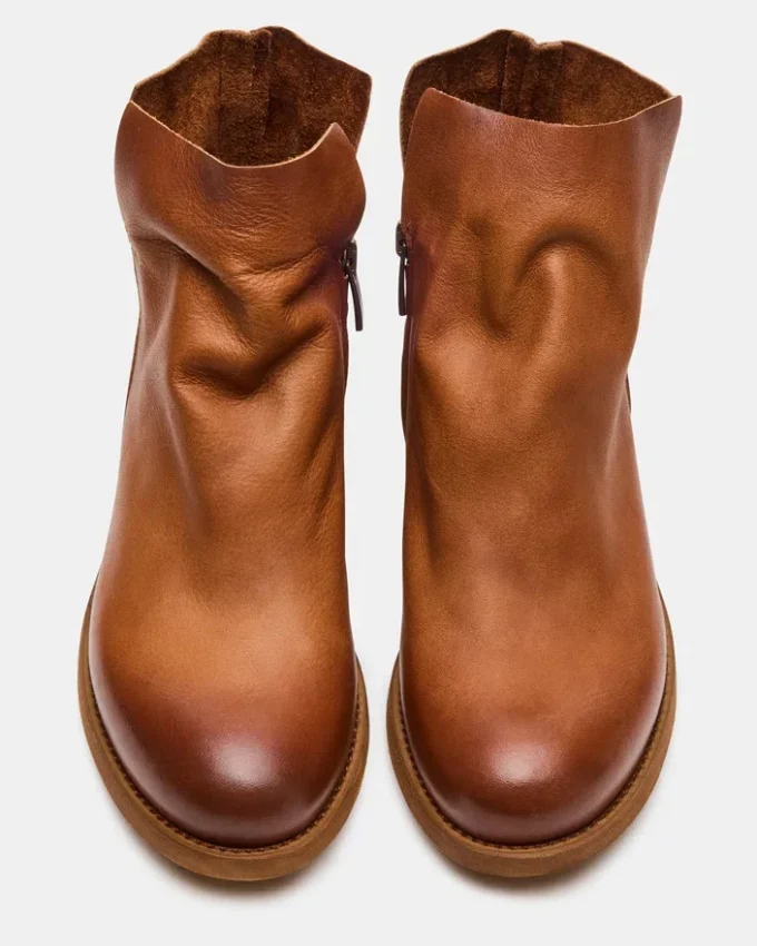 Hughie em couro castanho