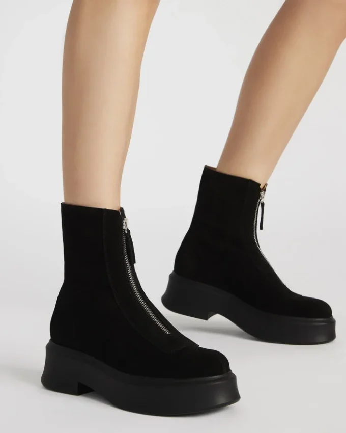 Jones Castanho com Estampado de Vaca Jones Castanho com Estampado de Vaca