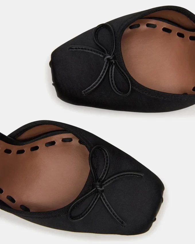 Larina em cetim preto