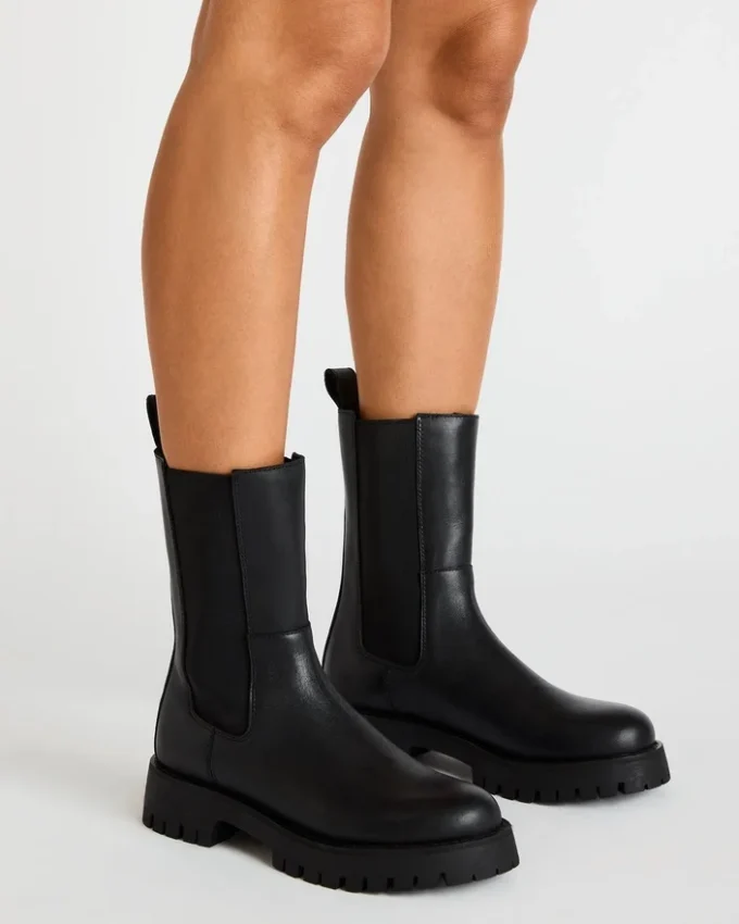 Lowa em couro preto Lowa em couro preto