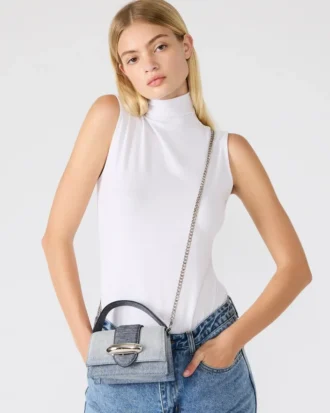 Mala Mishell em Denim