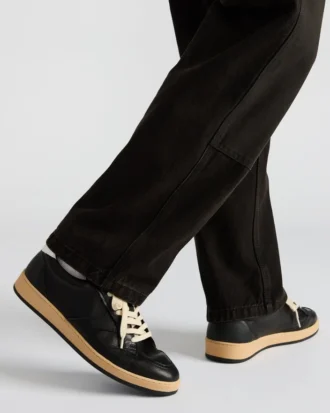 Prismo em couro preto Prismo em couro preto