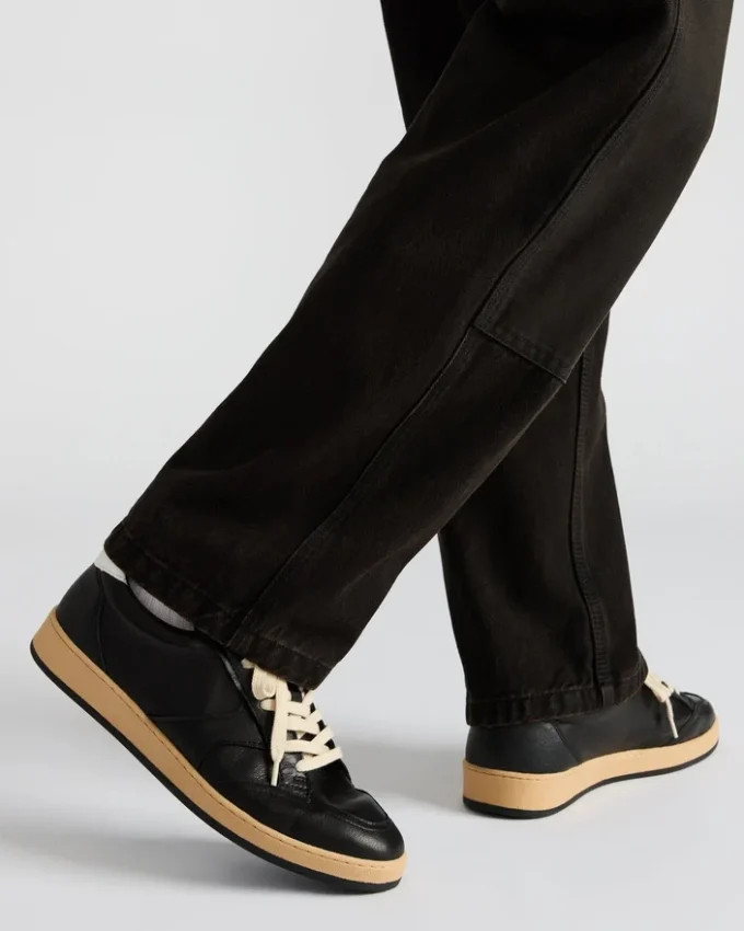 Prismo em couro preto