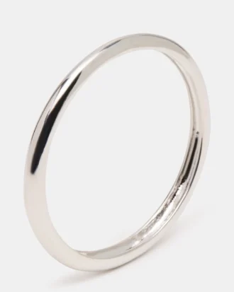 Pulseira tipo bangle fina em prata Pulseira tipo bangle fina em prata