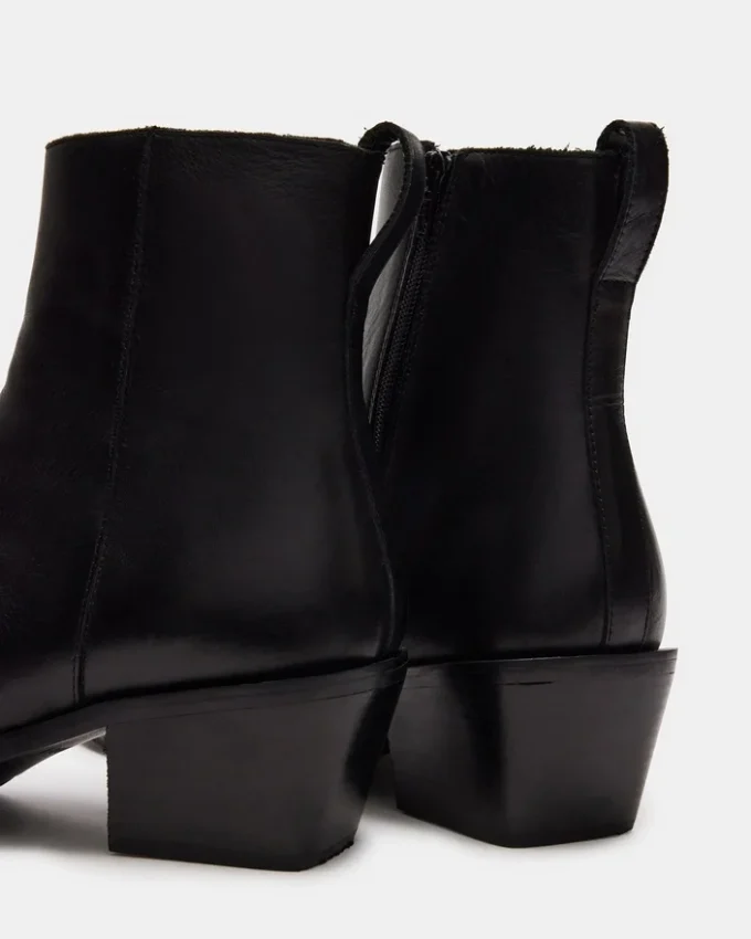 Richie em couro preto