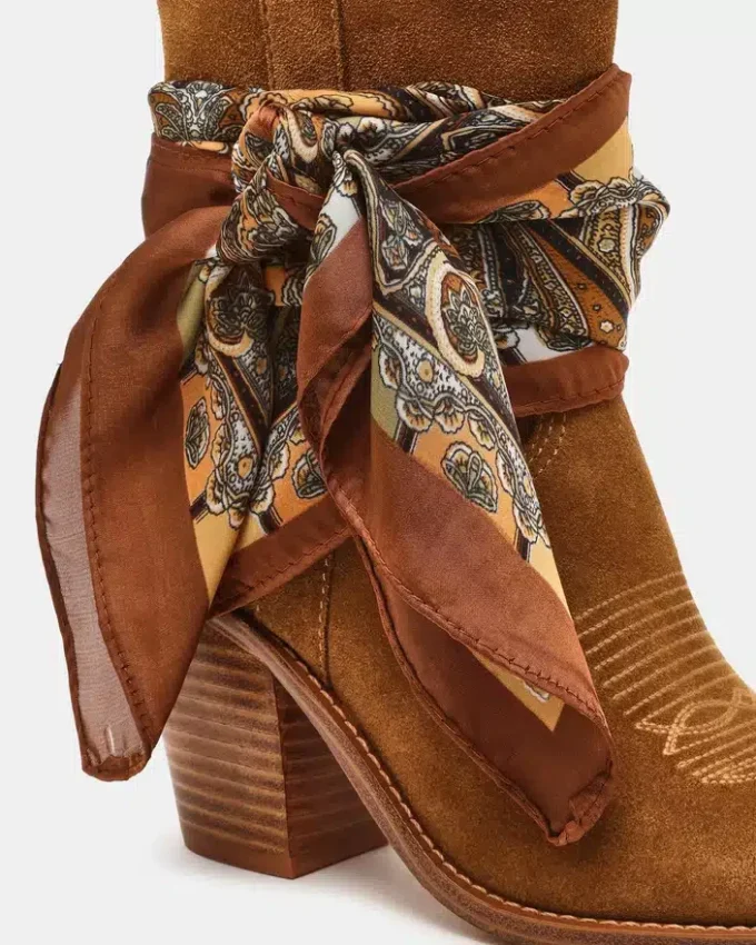 Sally Scarf em camurça castanha Sally Scarf em camurça castanha