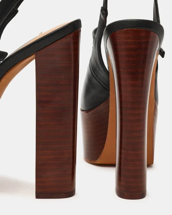 Scotlyn em couro preto com salto em bloco