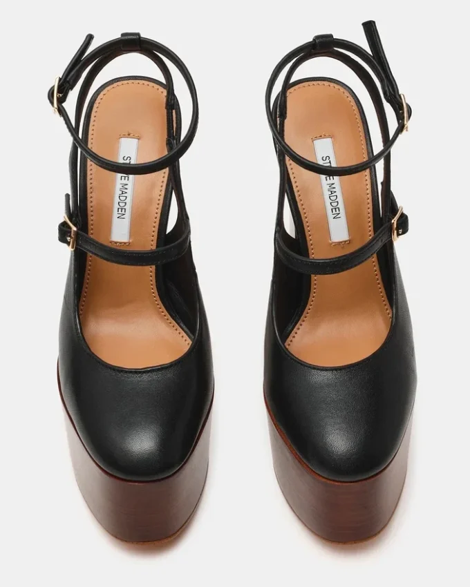 Scotlyn em couro preto com salto em bloco