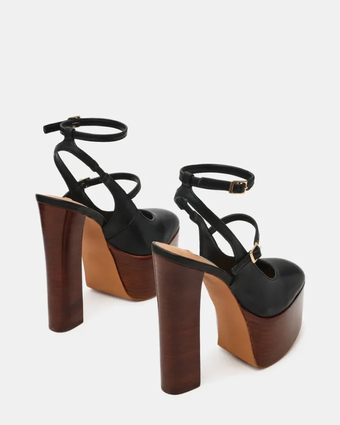 Scotlyn em couro preto com salto em bloco