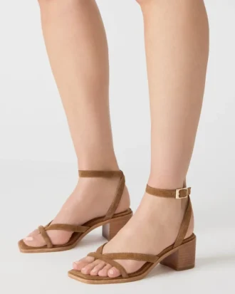 Tilly em camurça castanha