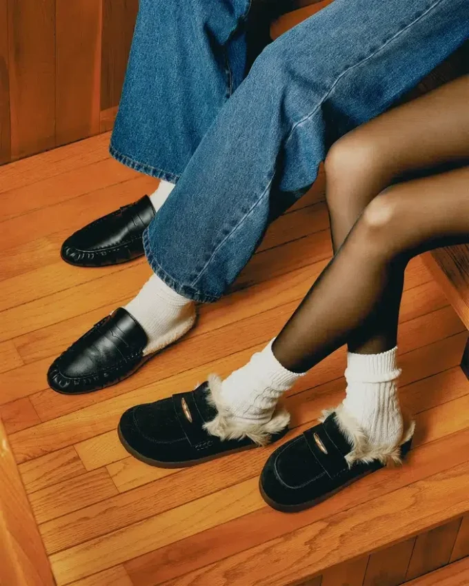 Tobin de camurça preta com pele sintética