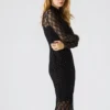 Vestido de renda com tachas Vivienne Preto