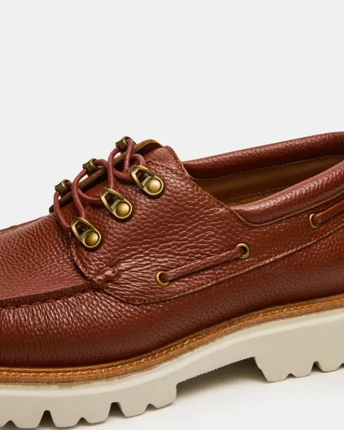 Victor em couro conhaque