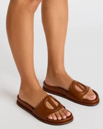 Zosia em couro cor de conhaque