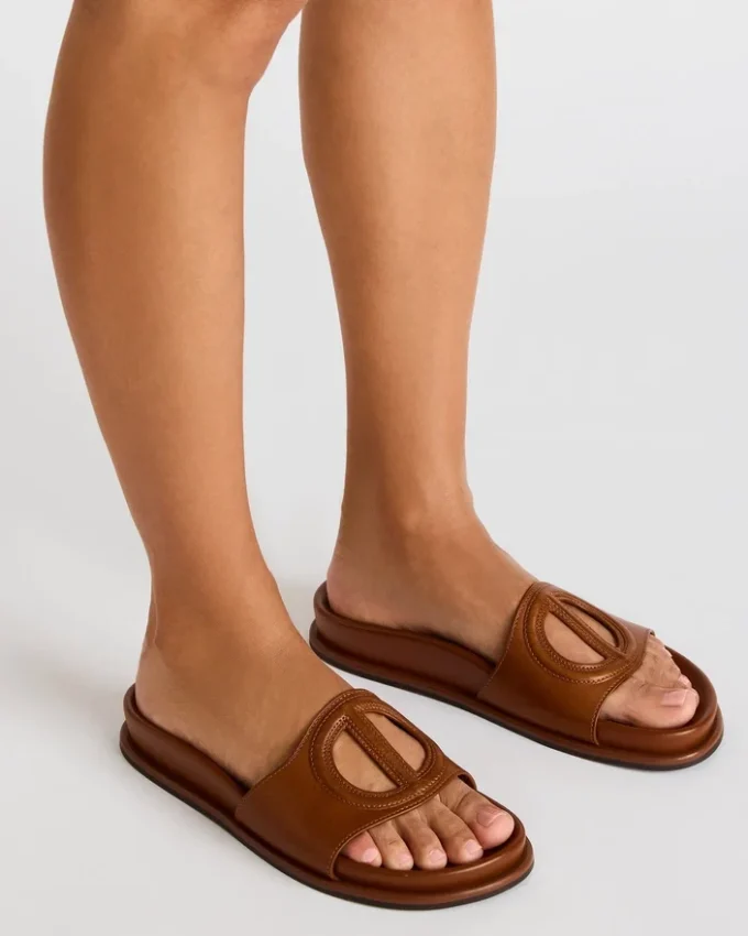 Zosia em couro cor de conhaque